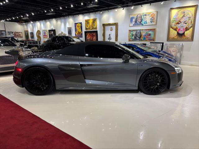 Used 2017 Audi R8 V10 w/ Carbon Exterior Package AWD/4WD image 16