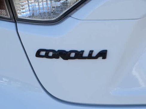 Used 2025 Toyota Corolla SE w/ SE Premium Package image 10