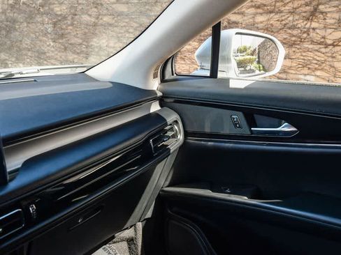 Used 2021 Lincoln Nautilus FWD w/ Equipment Group 101A image 15