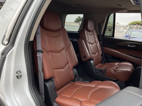 Used 2017 Cadillac Escalade Premium Luxury RWD image 20