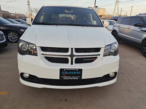 Used 2019 Dodge Grand Caravan GT FWD image 3