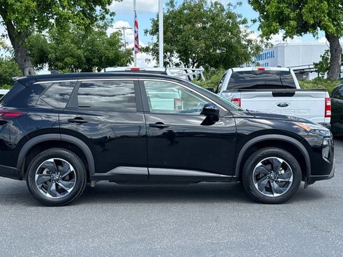 Certified 2024 Nissan Rogue SV FWD image 3