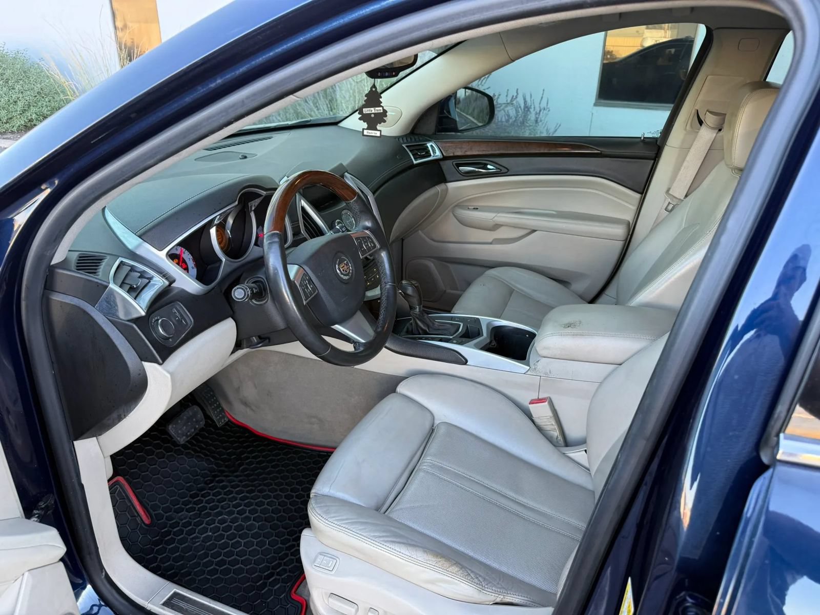 Used 2010 Cadillac SRX Luxury FWD image 10