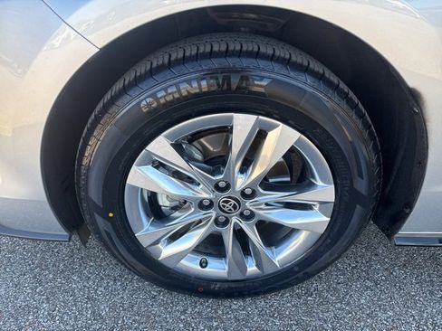 Used 2023 Toyota Sienna Limited image 29