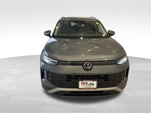 New 2025 Volkswagen Tiguan SE image 8