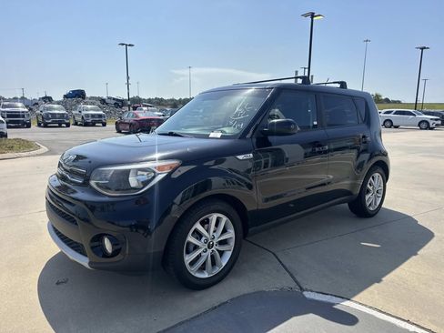 Used 2019 Kia Soul + FWD image 3