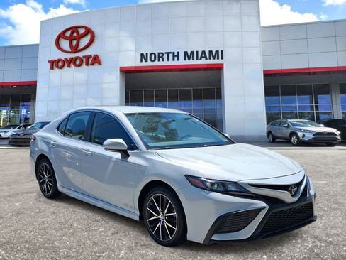 Used 2023 Toyota Camry SE image 1