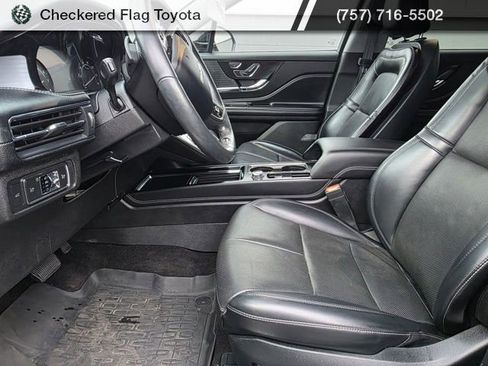 Used 2022 Lincoln Corsair Standard w/ Premium Package image 18