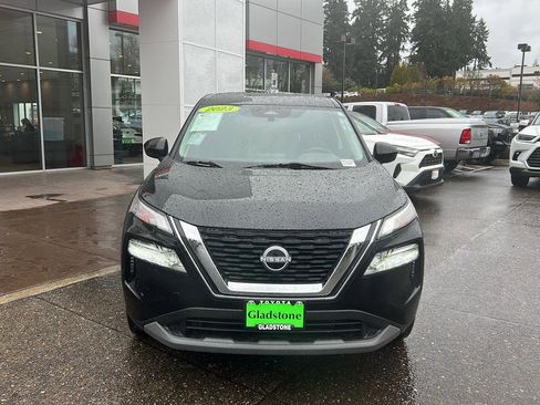 Used 2023 Nissan Rogue SV image 3