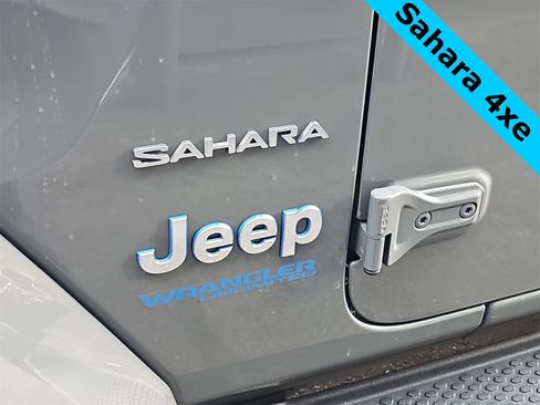 Used 2022 Jeep Wrangler Unlimited Sahara w/ Cold Weather Group image 11