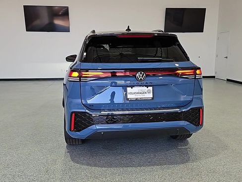 New 2026 Volkswagen Tiguan SE R-Line FWD image 8