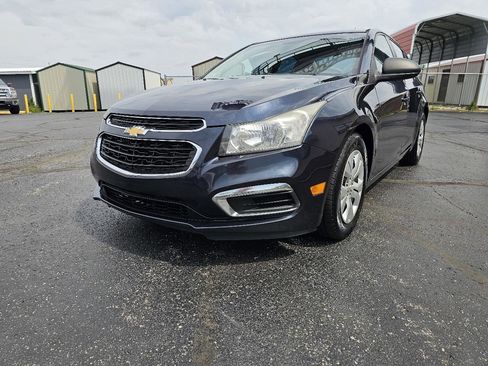 Used 2015 Chevrolet Cruze LS FWD image 2