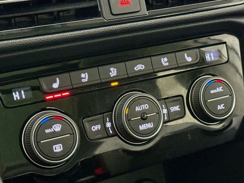 Used 2022 Volkswagen Taos SEL w/ Panoramic Sunroof Package image 20