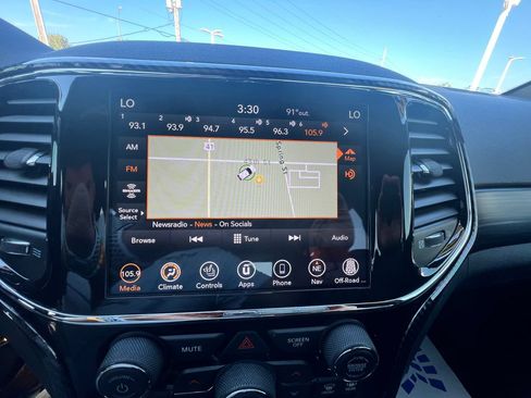 Used 2021 Jeep Grand Cherokee Laredo X AWD/4WD image 26