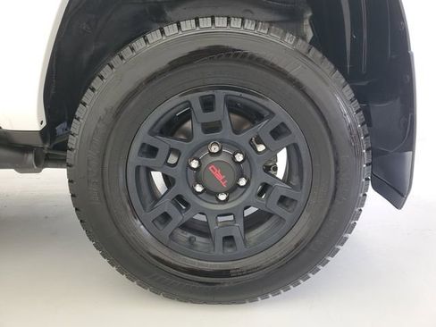 Used 2024 Toyota 4Runner TRD Off-Road Premium w/ Moonroof Package AWD/4WD image 10
