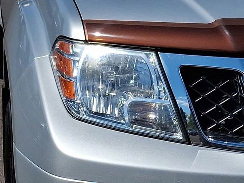 Used 2016 Nissan Frontier SV AWD/4WD image 10
