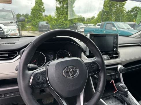 Used 2021 Toyota RAV4 XLE Premium AWD/4WD image 8