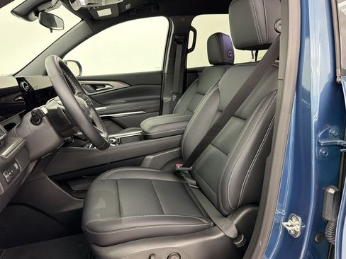 Used 2026 Chevrolet Traverse LT FWD image 5