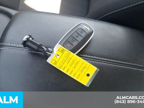 Used 2024 Nissan Sentra SV FWD image 17