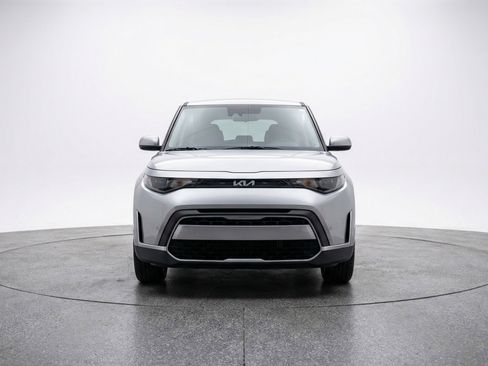 Used 2025 Kia Soul LX w/ LX Technology Package image 2