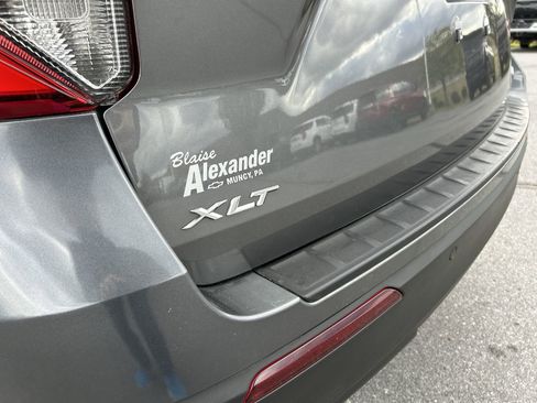 Used 2023 Ford Explorer XLT image 11