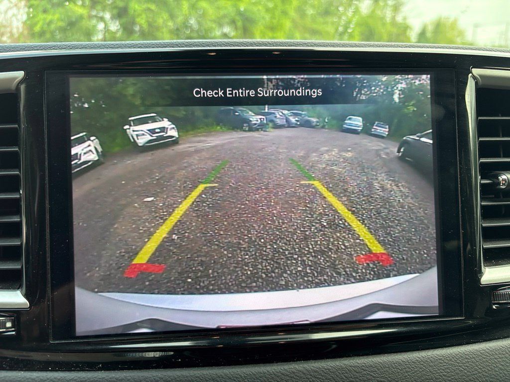 Used 2024 Chrysler Pacifica Touring-L FWD image 28