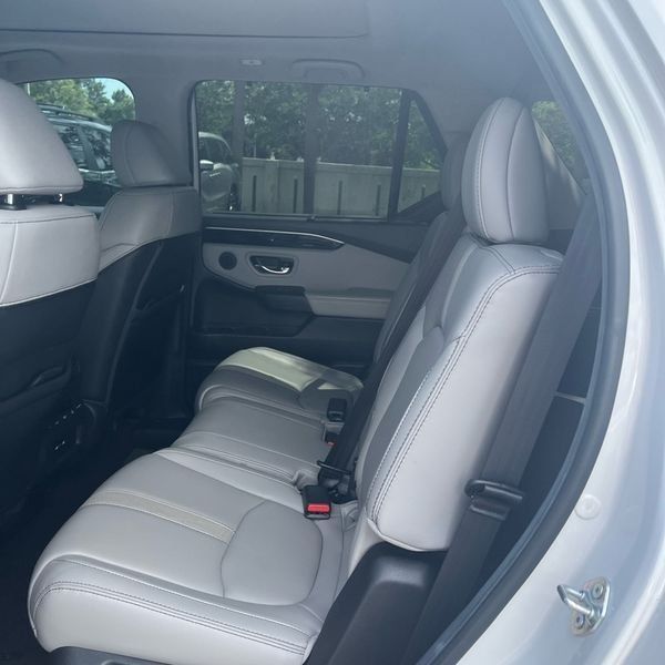 Used 2024 Honda Pilot Touring image 13