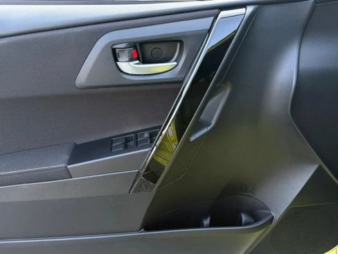 Used 2018 Toyota Corolla iM FWD image 28