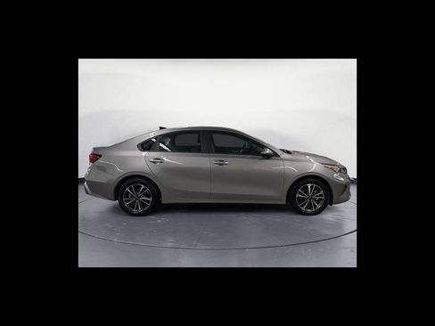 Used 2023 Kia Forte Sedan FWD image 7