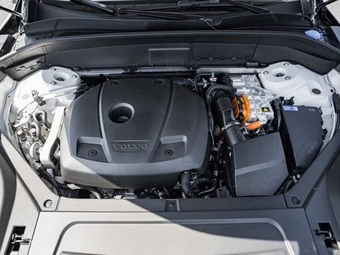 Used 2026 Volvo XC90 T8 Plus w/ Protection Package Premier image 17