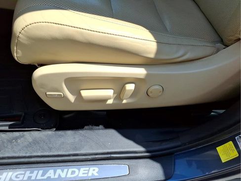 Used 2015 Toyota Highlander Limited Platinum AWD/4WD image 18