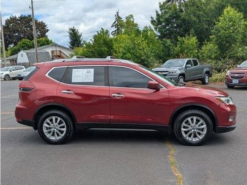 Used 2018 Nissan Rogue SV AWD/4WD image 44