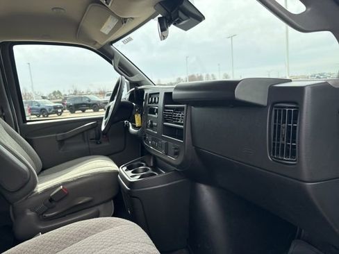Used 2025 Chevrolet Express 3500 LT w/ LT Preferred Equipment Group image 25