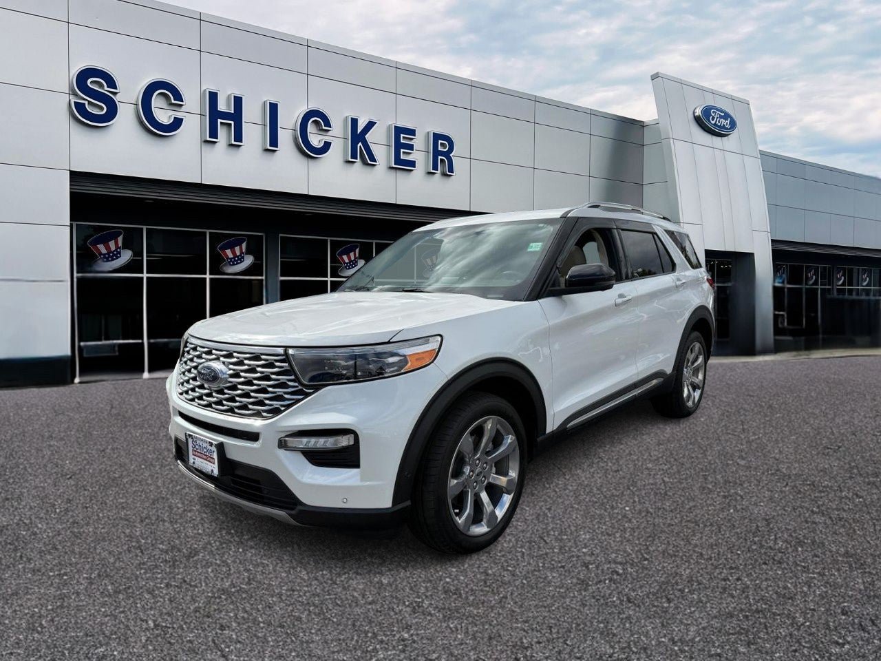 Used 2020 Ford Explorer Platinum w/ Premium Technology Package AWD/4WD image 4