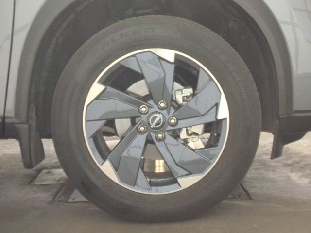 Certified 2026 Nissan Rogue SV FWD image 7