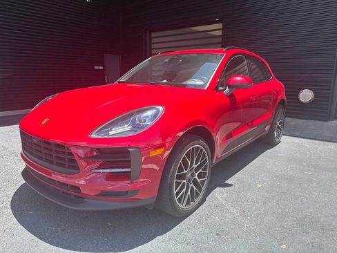 Certified 2021 Porsche Macan S AWD/4WD image 1