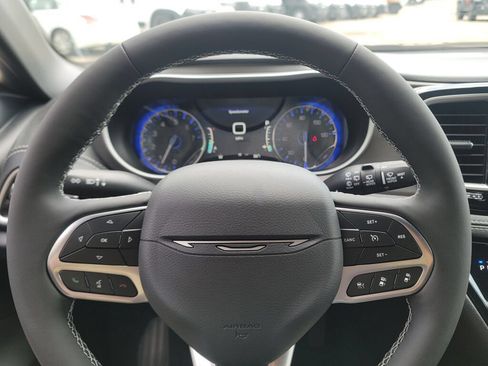 New 2027 Chrysler Pacifica Select FWD image 33