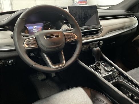 Used 2024 Jeep Compass Limited image 18