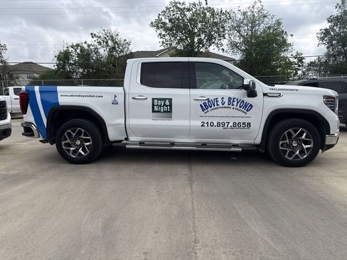 Used 2024 GMC Sierra 1500 SLT image 2