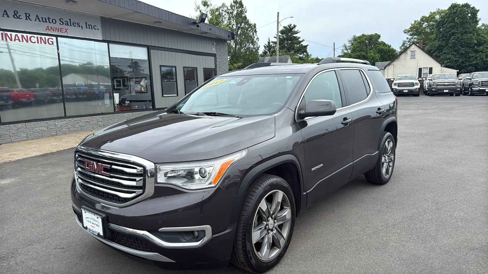 Used 2017 GMC Acadia SLT AWD/4WD image 3