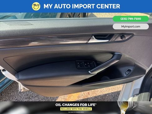 Used 2020 Volkswagen Passat 2.0T R-Line FWD image 10