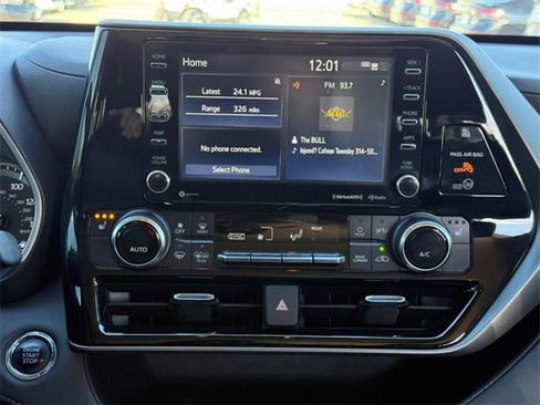 Used 2022 Toyota Highlander XLE image 14