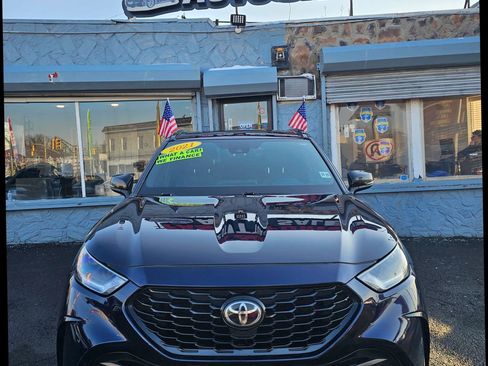 Used 2021 Toyota Highlander XSE image 1