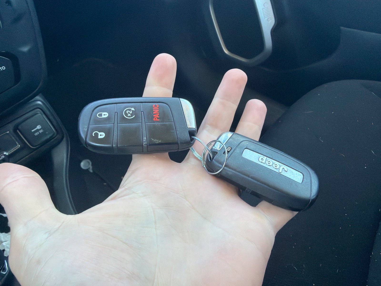 Used 2020 Jeep Renegade Latitude FWD image 24