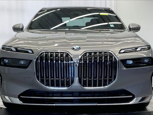 Used 2024 BMW i7 eDrive50 RWD image 8
