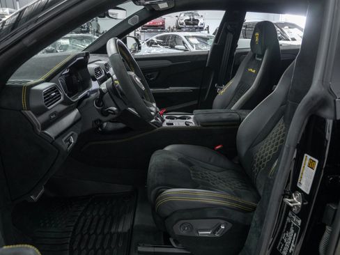 Used 2023 Lamborghini Urus Performante AWD/4WD image 35