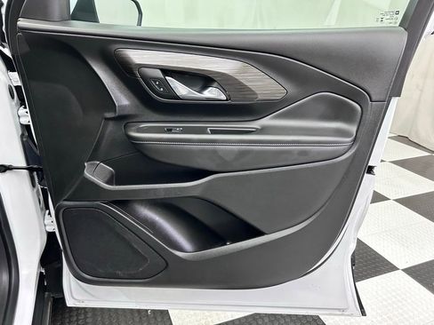 Used 2023 GMC Terrain SLT image 34