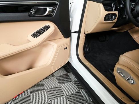 New 2026 Porsche Macan image 8