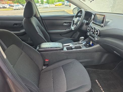 Used 2024 Nissan Sentra SV FWD image 8