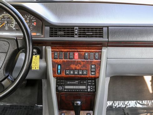 Used 1995 Mercedes-Benz E 320 Convertible image 60